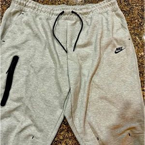 NEW Nike Tech standard fit, high rise 2X joggers